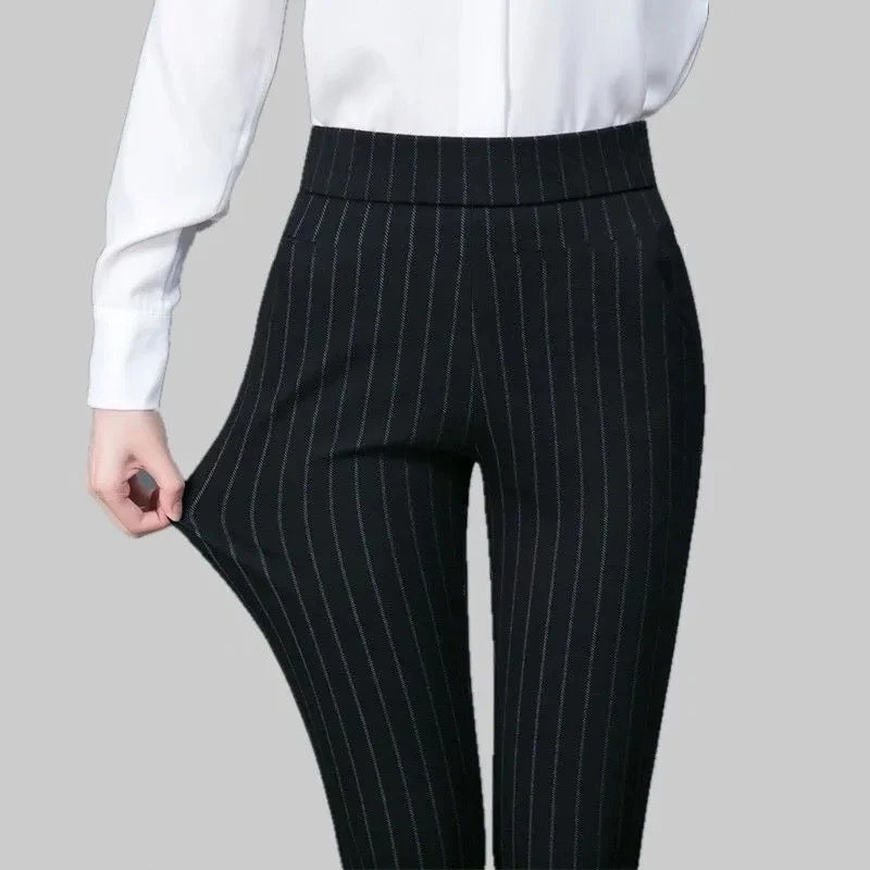 Pantalon slim fit rayé élégant et stylé avec taille haute