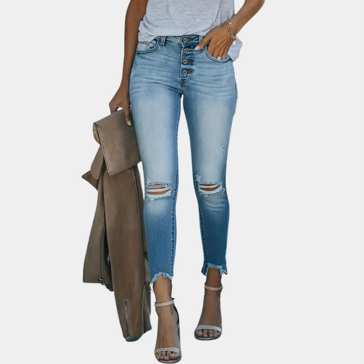 Erlina - Jean pour femmes déchiré à la mode avec des boutons élégants pour un look stylé.