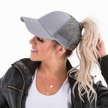 Casquette de baseball élégante avec espace pour une queue de cheval - La casquette idéale pour un look tendance féminin.