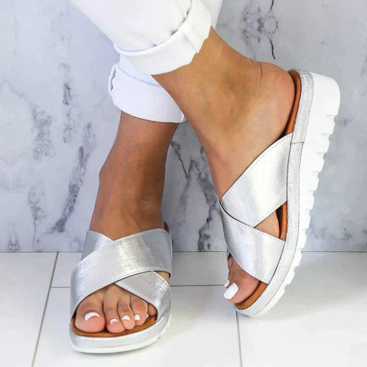 Sandales Élégantes Sophronia pour Femmes avec des Brides Croisées Stylées