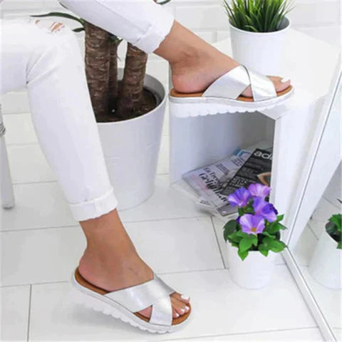 Sandales Élégantes Sophronia pour Femmes avec des Brides Croisées Stylées