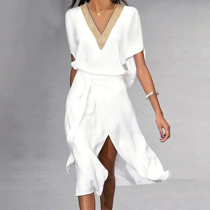 Katra | Élégante robe de chambre midi blanche avec décolleté en V - parfaite pour les occasions décontractées et en soirée, en matière très confortable à porter.