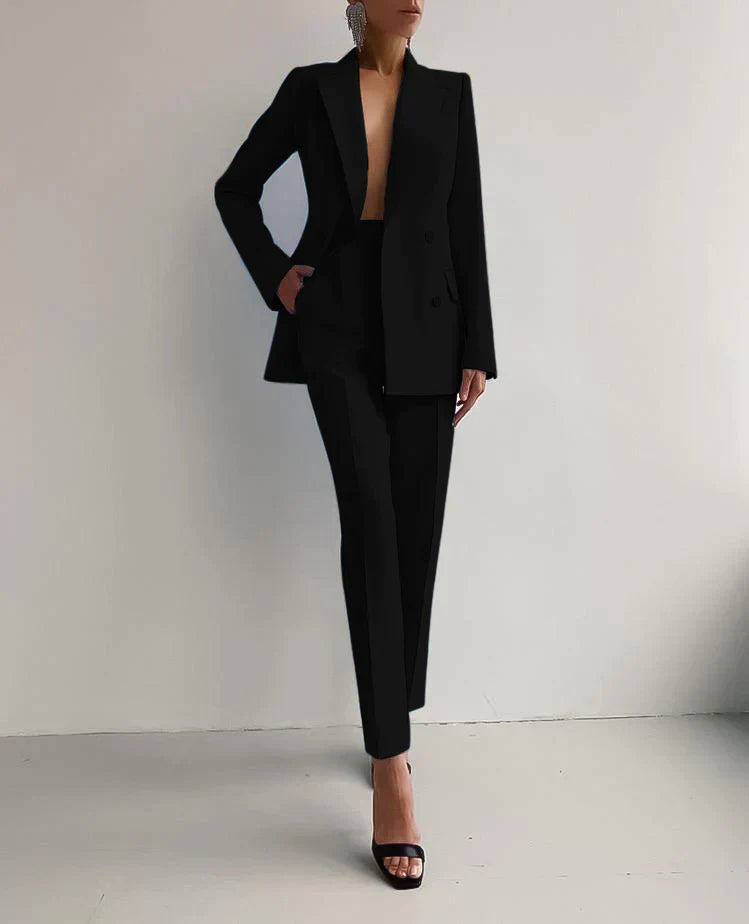 Norythia | Ensemble féminin élégant : blazer chic et pantalon pour le bureau et les occasions formelles.