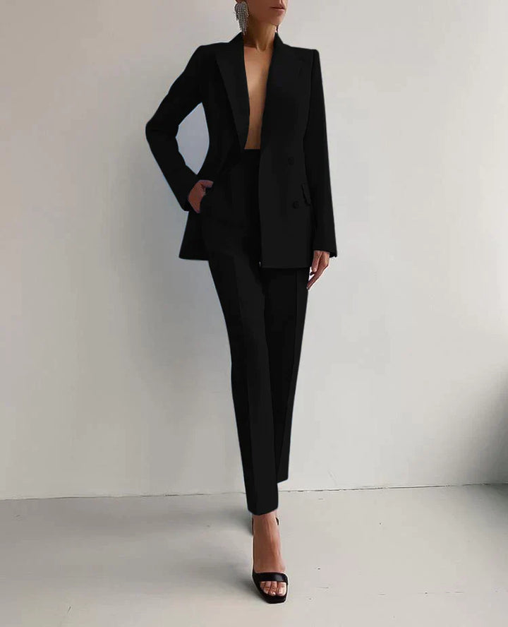 Norythia | Ensemble féminin élégant : blazer chic et pantalon pour le bureau et les occasions formelles.