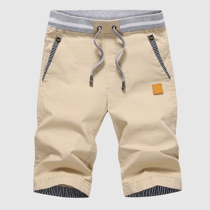 Shorts décontractés élégants pour hommes avec taille à cordon, poches zippées pratiques et coupe confortable arrivant au genou.