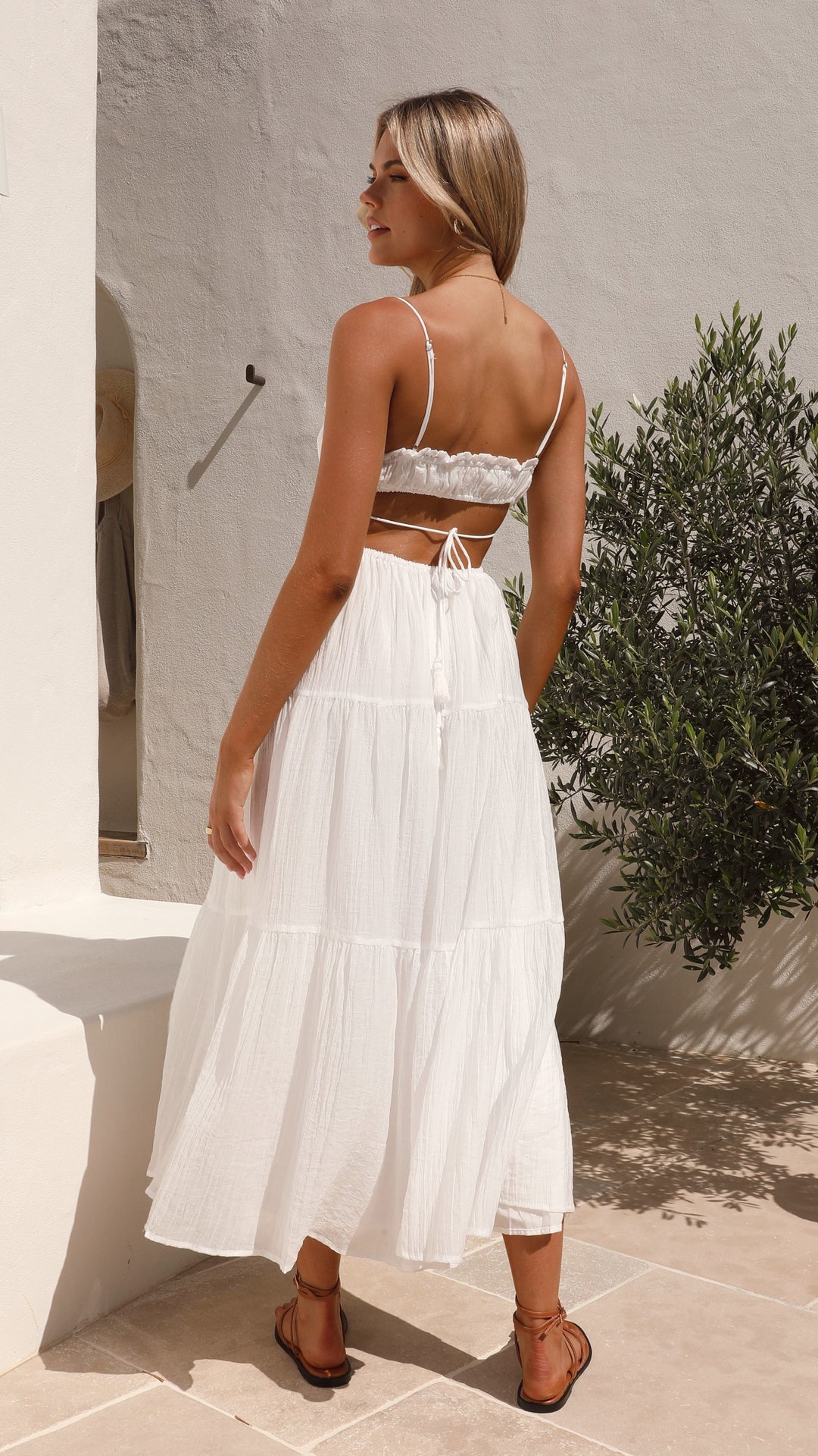 Anahi | Robe midi d'été élégante pour femmes avec découpes et ceinture ajustée
