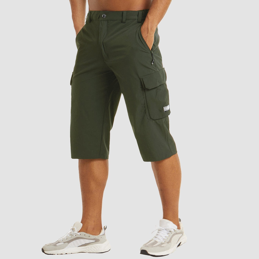 Shorts de randonnée pour hommes avec de multiples poches de rangement pour un confort et une utilisation fonctionnelle.