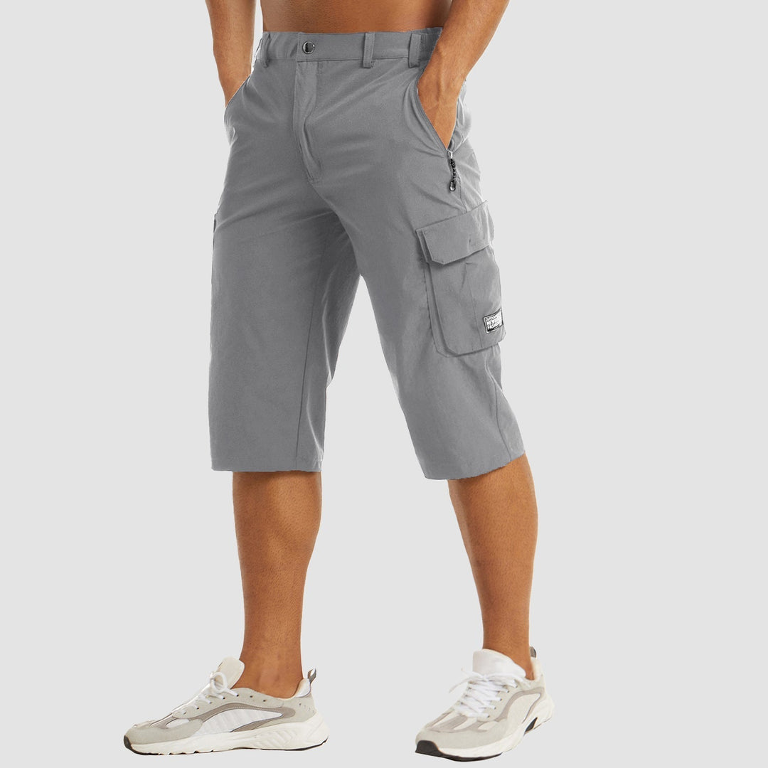 Shorts de randonnée pour hommes avec de multiples poches de rangement pour un confort et une utilisation fonctionnelle.