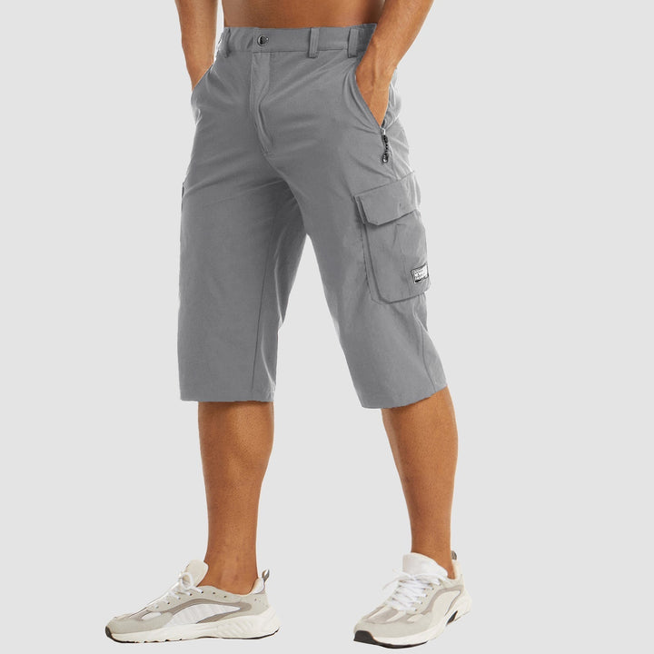 Shorts de randonnée pour hommes avec de multiples poches de rangement pour un confort et une utilisation fonctionnelle.