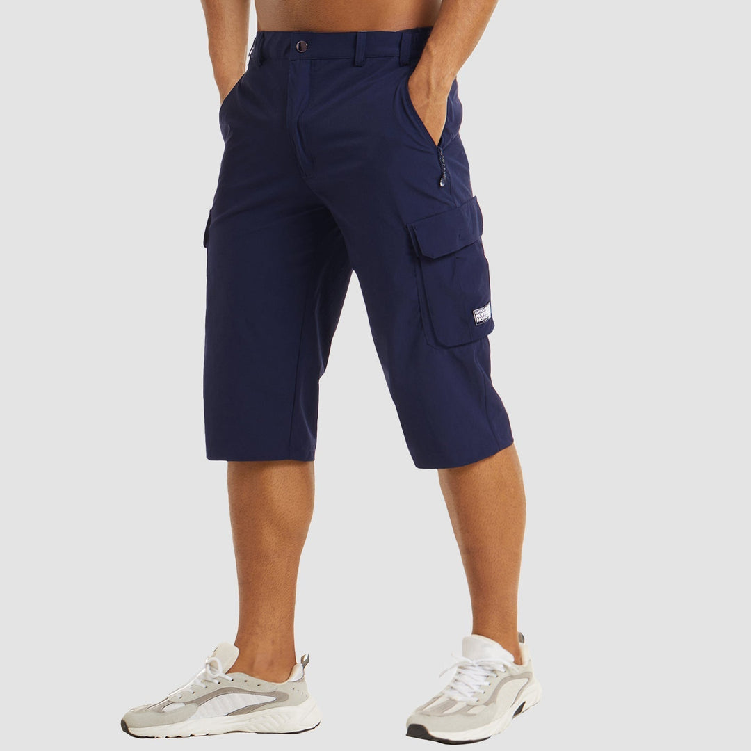 Shorts de randonnée pour hommes avec de multiples poches de rangement pour un confort et une utilisation fonctionnelle.