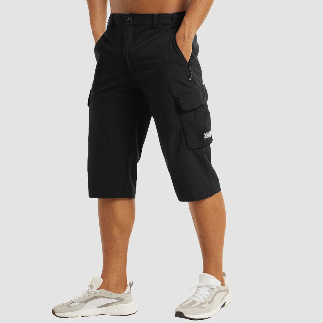 Shorts de randonnée pour hommes avec de multiples poches de rangement pour un confort et une utilisation fonctionnelle.