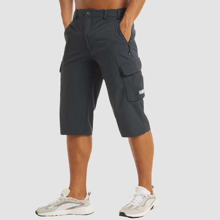 Shorts de randonnée pour hommes avec de multiples poches de rangement pour un confort et une utilisation fonctionnelle.