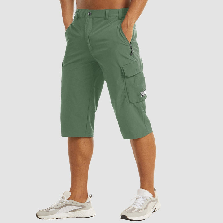 Shorts de randonnée pour hommes avec de multiples poches de rangement pour un confort et une utilisation fonctionnelle.