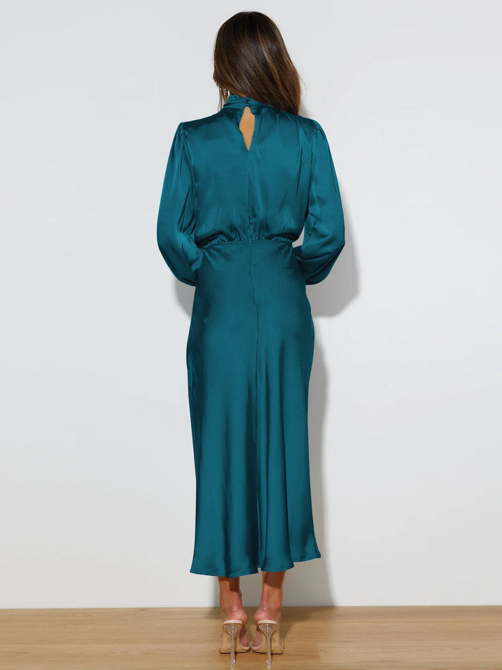 Darielle | Robe en satin luxe à manches longues pour les soirées, les fêtes et les occasions élégantes.