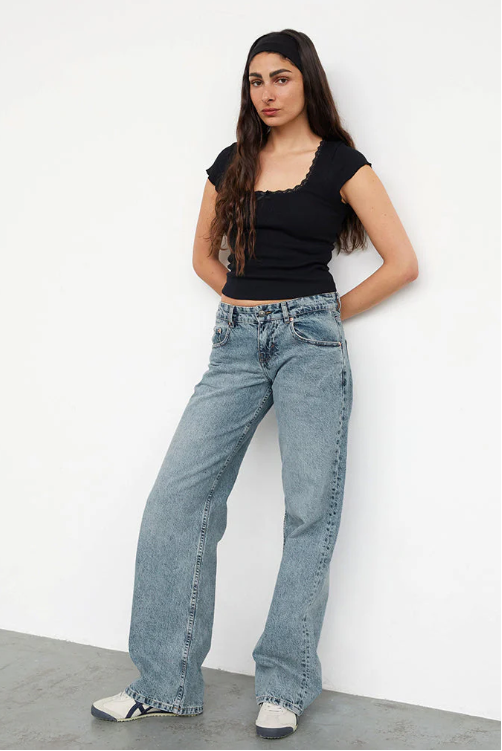 Jeans Roxy taille basse - Denim stretch à la mode et confortable avec une coupe Y2K parfaite.