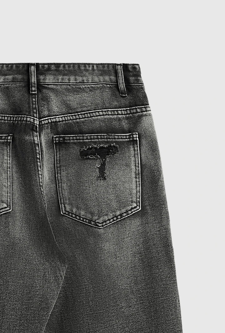 Jeans décontractés noirs en détresse pour un look urbain stylé