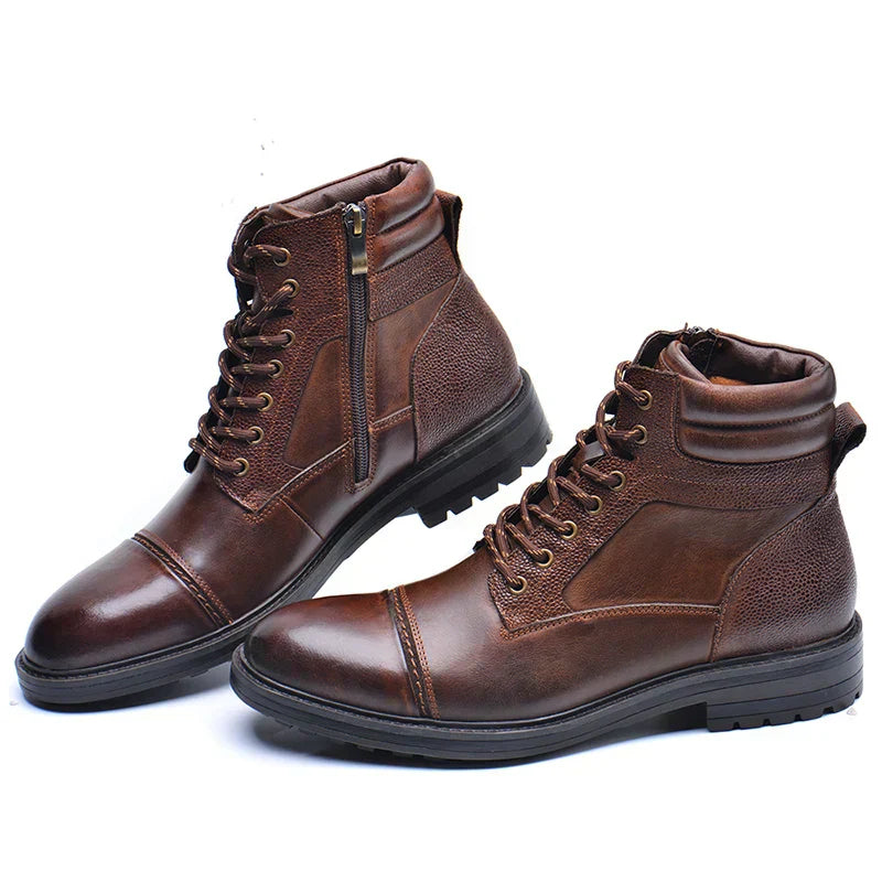 Bottes pour hommes Harm™ robustes avec éléments de fermeture et lacets pour le confort et le style.