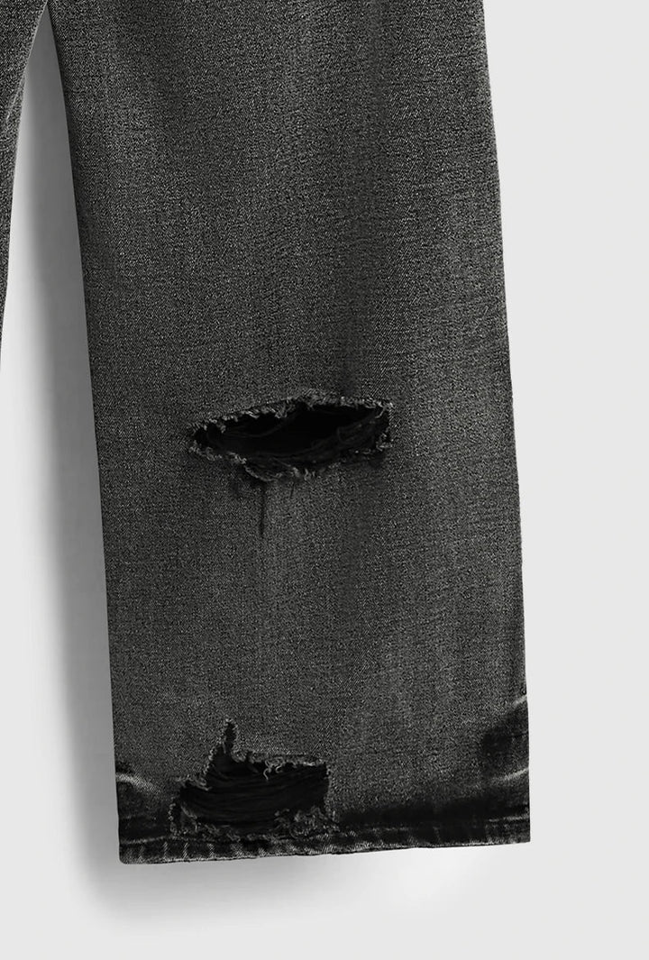Jeans décontractés noirs en détresse pour un look urbain stylé
