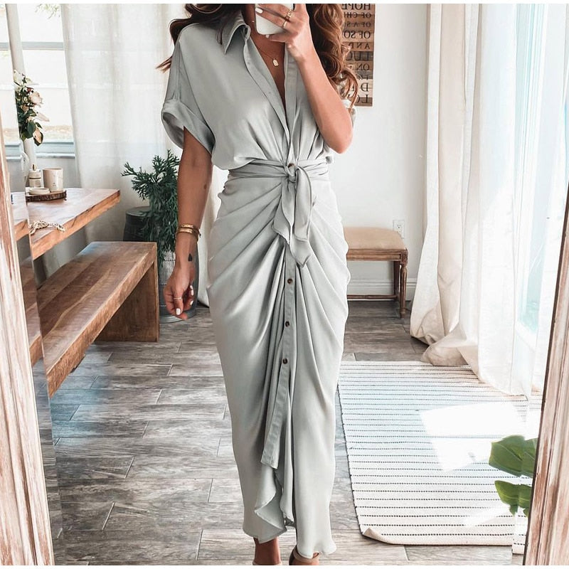 Élégante et magnifique dressing gown de chambre maxi portefeuille pour un look raffiné.