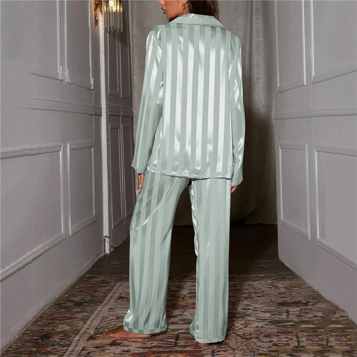 Pia - Pyjama en soie élégant pour femme