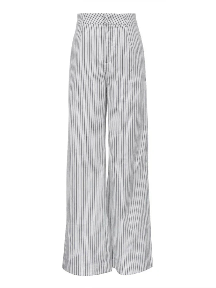 Élégant pantalon à rayures noires et blanches de Lotte