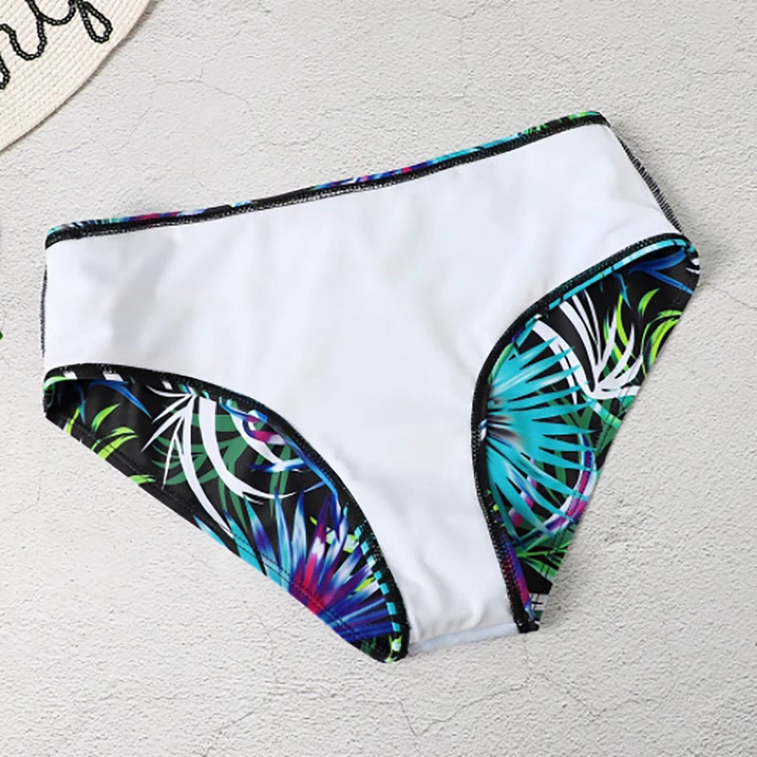 Maillot de bain taille haute en tweed élégant pour femmes, avec un imprimé chic pour un été tendance.