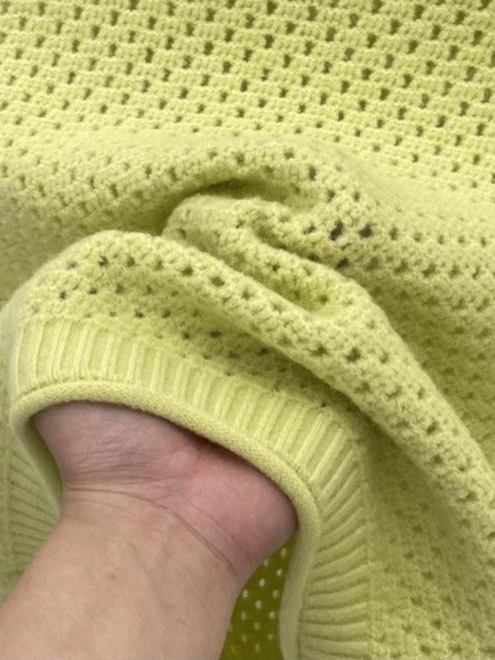 Merci pour votre question ! Voici une version plus attrayante du titre du produit :

Pull en tricot élégant sans doublure avec col rond de Danique
