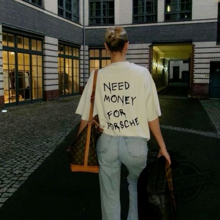 T-shirt unisexe avec impression stylisée "Besoin d'argent pour Porsche" - Confortable et à la mode