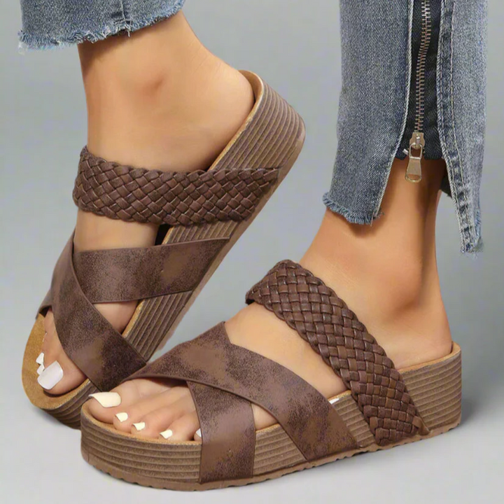 Elaiza - Sandales pour femmes confortables avec une semelle épaisse pour un look tendance et décontracté.