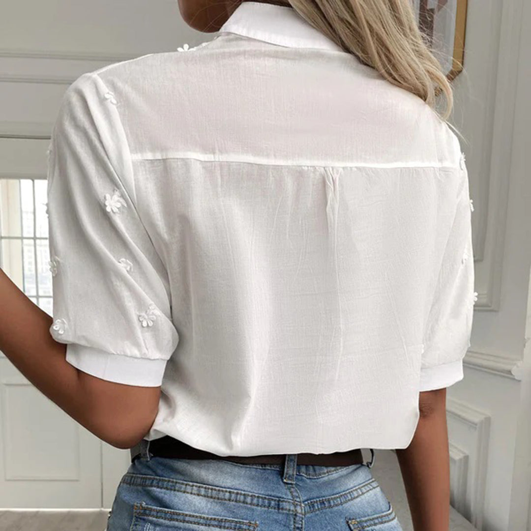 Blossom & Lace Élégante Blouse Blanche avec Dentelle et Manches Courtes pour un Look Raffiné