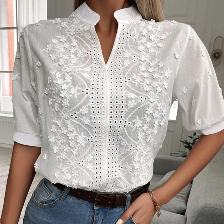 Blossom & Lace Élégante Blouse Blanche avec Dentelle et Manches Courtes pour un Look Raffiné