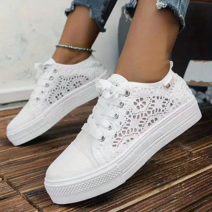 Kinsley | Baskets élégantes pour femmes en crochet avec un laçage confortable