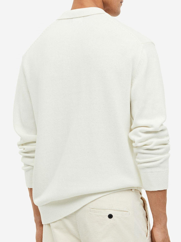 Pull élégant et stylé avec col ouvert pour un look raffiné.