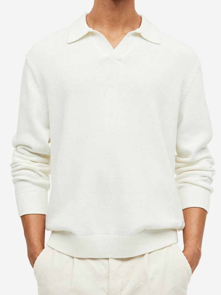Pull élégant et stylé avec col ouvert pour un look raffiné.