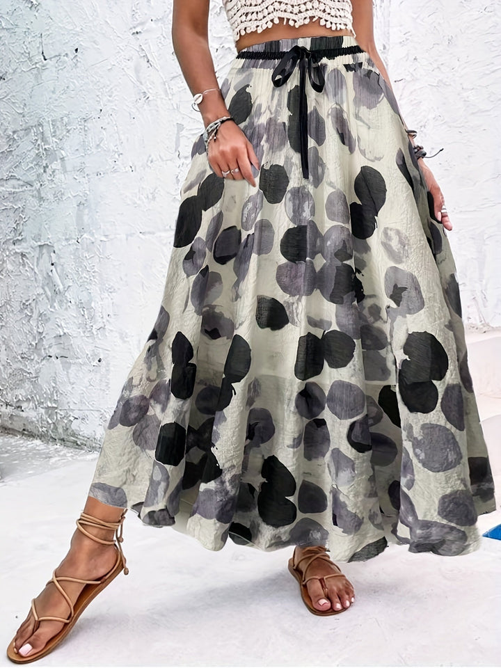 Dressing gown maxi estivale avec des pois saisissants et un élégant nœud pour un look frais et stylé.