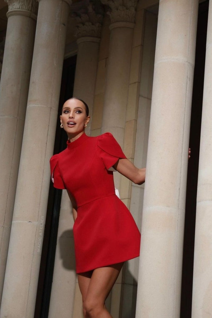 Helga | Robe Mini Rouge Élégante avec Nœud au Dos - Parfaite pour les Fêtes et les Cocktails