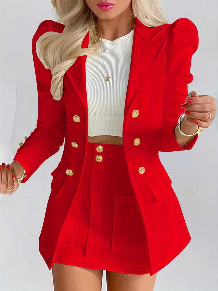Kaelis | Ensemble blazer chic pour femmes avec blazer élégant, manches longues et mini-jupe assortie pour un look raffiné.