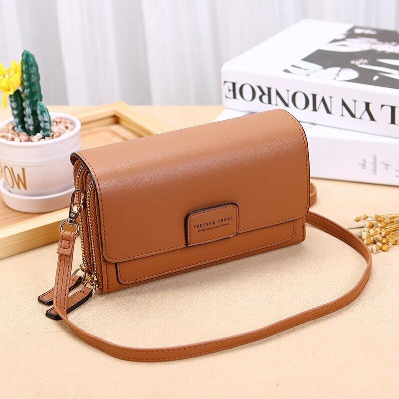 Sac en cuir synthétique élégant et classique pour un style intemporel.