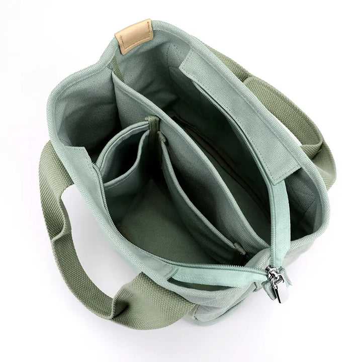 Sac à main pour femme élégant et compact, parfait pour toutes les occasions.