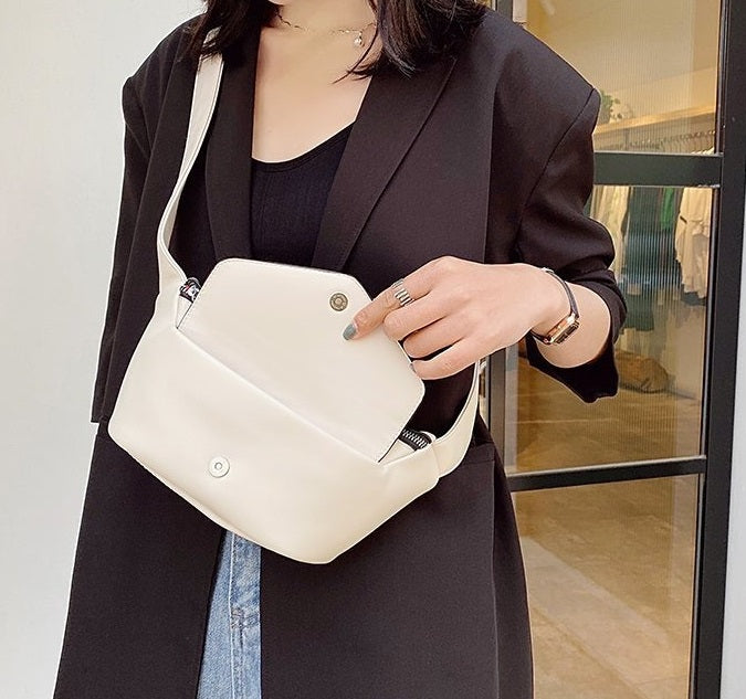 Zivora - Sacoche en cuir élégante avec une poche avant pratique pour un look tendance.