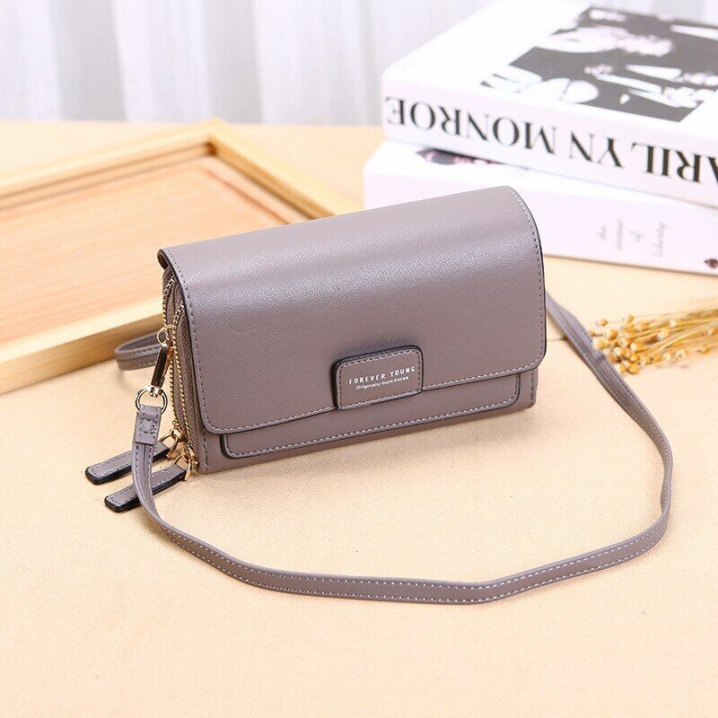 Sac en cuir synthétique élégant et classique pour un style intemporel.