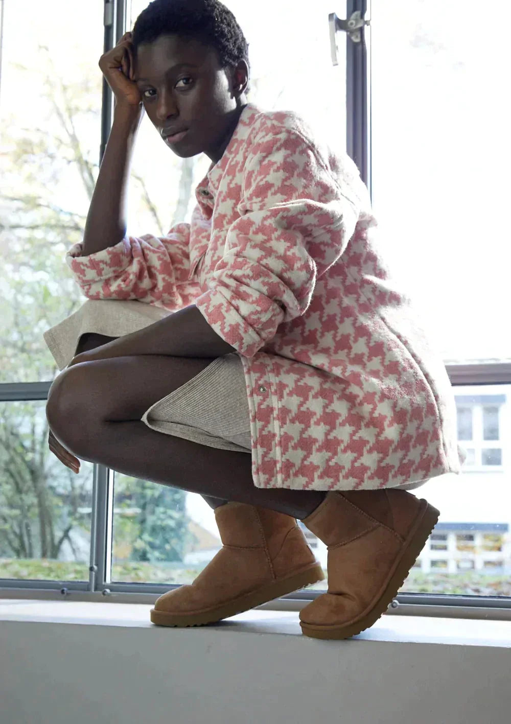 Bottines élégantes en suede doublées pour femmes, alliant confort et style pour l'hiver.