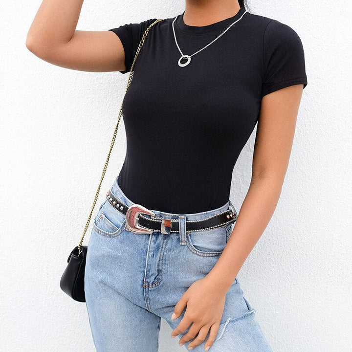 Body à manches courtes basique, parfait pour un style confortable et polyvalent.