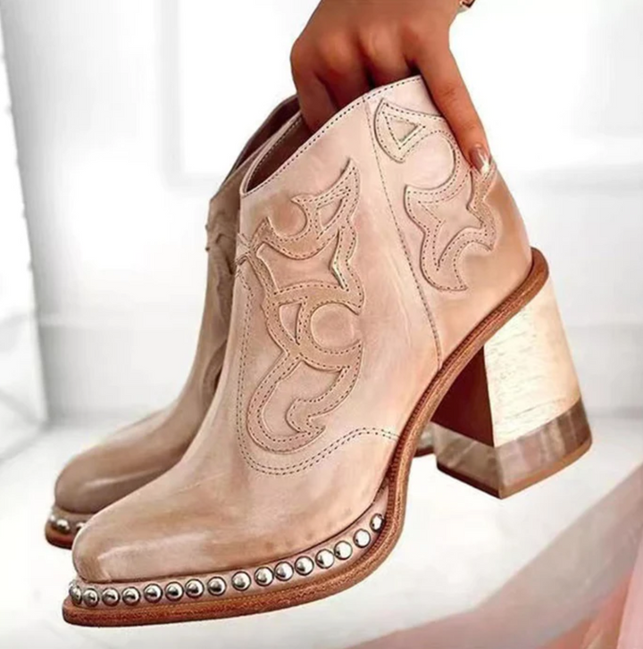 Indi | Botte de cowboy élégantes avec des pics tendance pour un look saisissant.