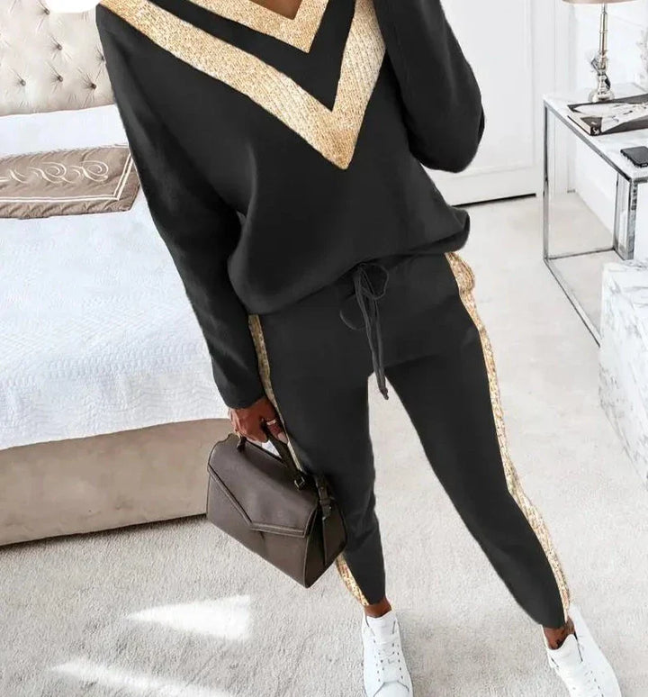 Jogging noir chic avec des accents dorés élégants pour les femmes