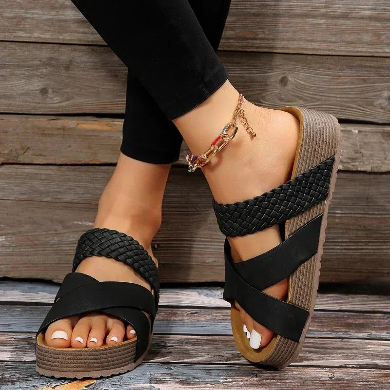 Elaiza - Sandales pour femmes confortables avec une semelle épaisse pour un look tendance et décontracté.