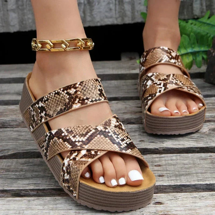 Elaiza - Sandales pour femmes confortables avec une semelle épaisse pour un look tendance et décontracté.