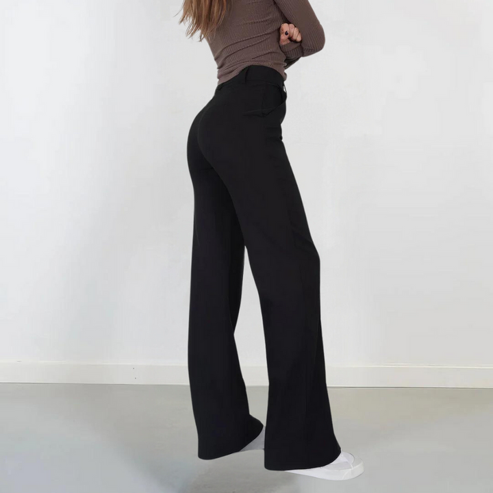 Pantalon élégant pour femmes Arvione avec des jambes évasées à la mode pour un look contemporain.