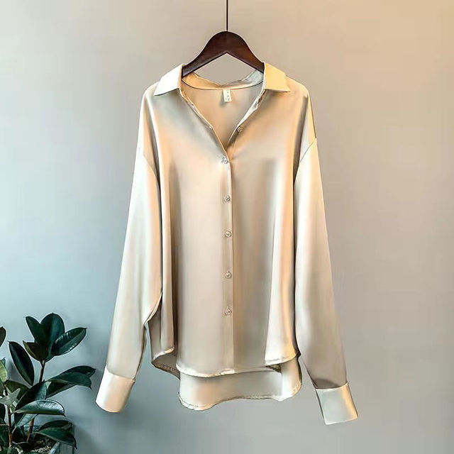 Elégante chemise en satin pour femme de Addie