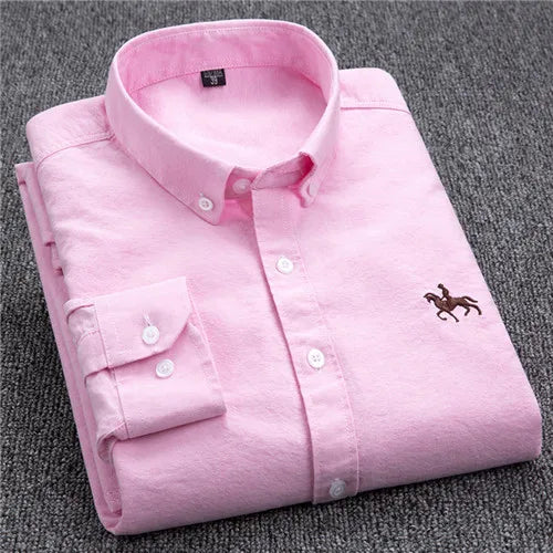 Chemise Oxford classique élégante avec des détails subtils pour un style raffiné.